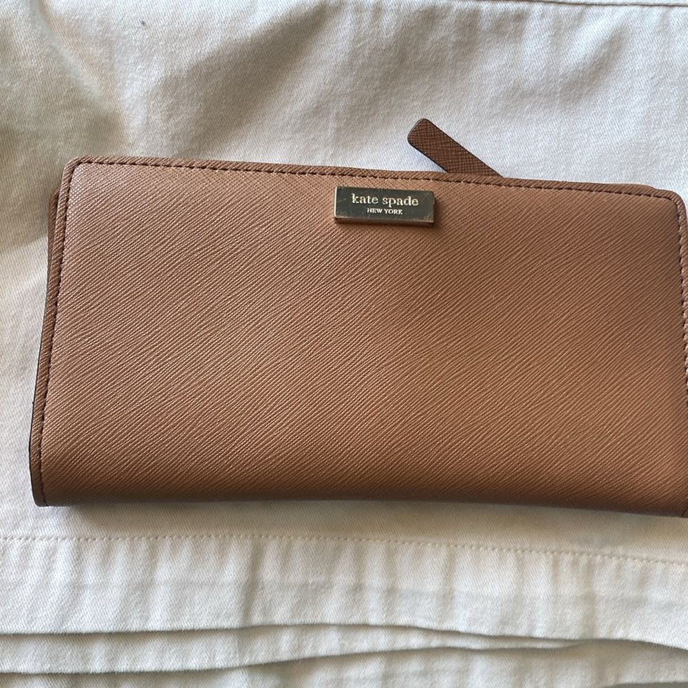 Kate Spade Classic Style Wallet - Picture 2 of 11